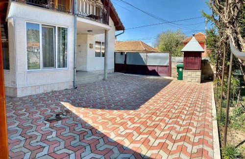 Hateg House | Casa Debora