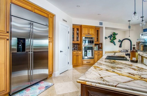 Venetian Shores House | Casa Del Mar: A spacious 5-bedroom canal retreat in beautiful Islamorada.