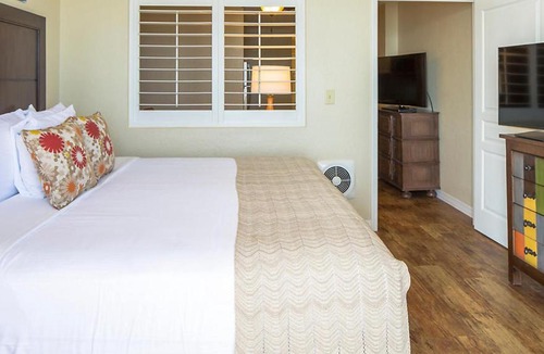 Ormond Shores Apartment | Casa Del Mar Beach Resort