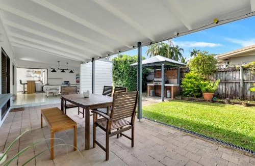 Trinity Beach House | Casa Del Mar - Poolside Retreat Near Trinity Beach