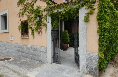 Ituero y Lama House | Casa del Portalón