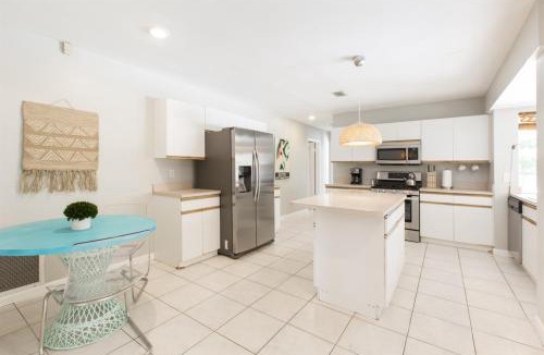 South Palm Park Neighborhood Association House | Casa Del Sol Pool Bungalow Sleeps 8 Near Beach
