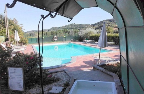 Fighille House | Casa delle Mammole B: A characteristic and welcoming apartment that is part of an ancient country house surrounded by the greenery, with Free WI-FI.
