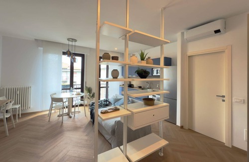 Lorenteggio Apartment | Casa delle Primule , Bright, Metro & View