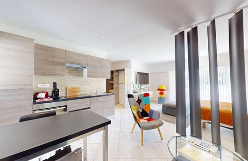 Sommieres Hotel | Casa Dina