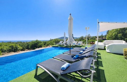 Chao de Cevada Villa | CASA DO LAGO "Infinity Pool, Mountains & Sea View Villa"