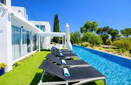 Chao de Cevada Villa | CASA DO LAGO "Infinity Pool, Mountains & Sea View Villa"
