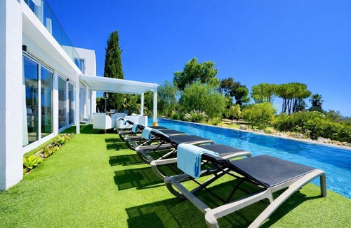 Chao de Cevada Villa | CASA DO LAGO "Infinity Pool, Mountains & Sea View Villa"