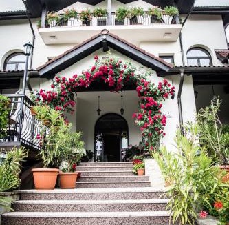 Curtea De Arges Hotel | Casa Domneasca