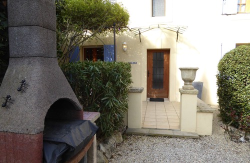 Rognonas Cottage | "Casa Dora" - sleeps 4, 2bed 2bath self catering Apartment heart of Provence
