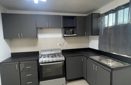 Apodaca House | Casa dos pisos