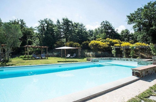 Trequanda House | Casa Dracena I: A welcoming two-story apartment situated in the heart of the Tuscan countryside, with Free WI-FI.