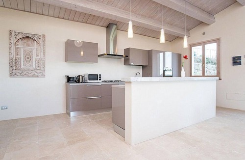 Trequanda House | Casa Dracena O: A welcoming apartment situated in the heart of the Tuscan countryside, with Free WI-FI.