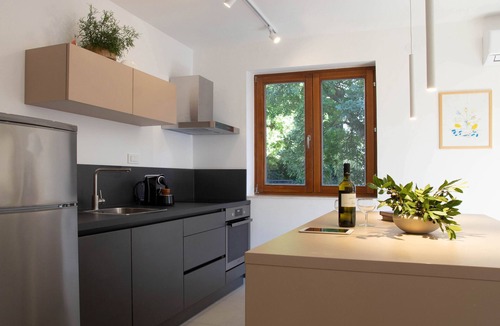 Selce Apartment | Casa Dubi. Kvarner 01 - Modest summer retreat with pool