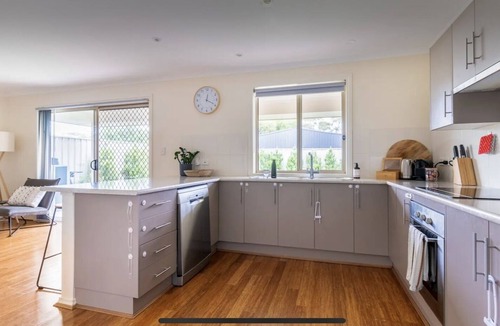 Port Willunga House | Casa Elder - Great for families and friends - 12 minutes walk to the beach.