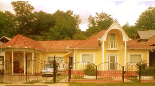 Asau House | Casa Elisei