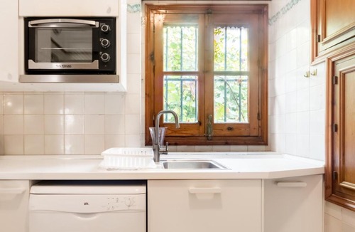 Santa Cruz House | Casa Elvira, house with swimming pool and gardens close to the Cathedral and Alcazar Palace