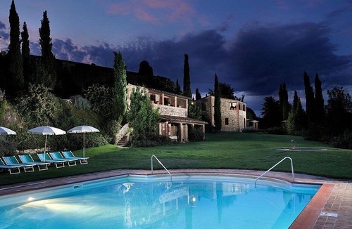 Santarello House | Casa Emide A: A graceful apartment in a history-rich eighteenth-century estate, with Free WI-FI.
