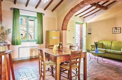 Santarello House | Casa Emide B: A graceful apartment in a history-rich eighteenth-century estate, with Free WI-FI.