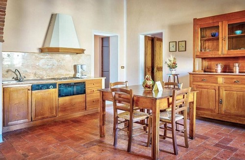 Santarello House | Casa Emide B: A graceful apartment in a history-rich eighteenth-century estate, with Free WI-FI.