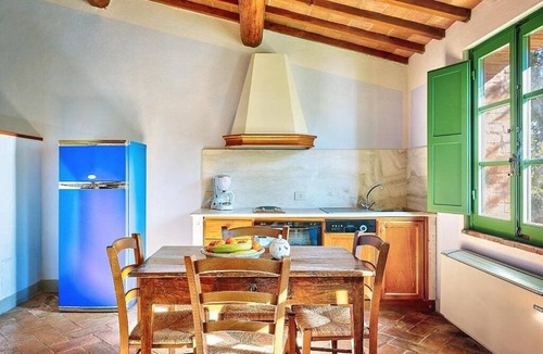 Santarello House | Casa Emide C: A graceful apartment in a history-rich eighteenth-century estate, with Free WI-FI.