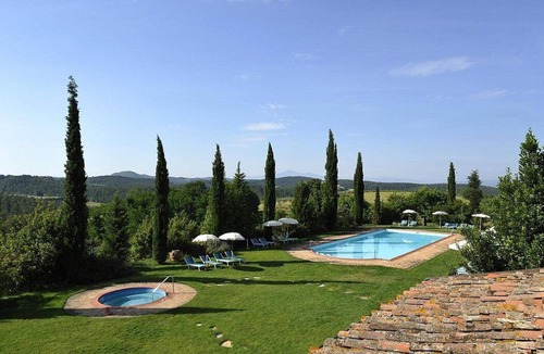 Santarello House | Casa Emide C: A graceful apartment in a history-rich eighteenth-century estate, with Free WI-FI.