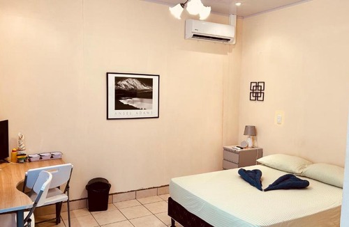 Manuel Antonio Hostel | Casa Encantada Rooms - DBL Room - Aire Acondicionado - Wifi - Parking - Private Bathroom