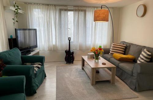 Arad Villa | Casa Enjoy the Ride Aproape de autostradă și totuși în mijlocul naturii, loc deosebit de liniștit cu parcare privată gratuită