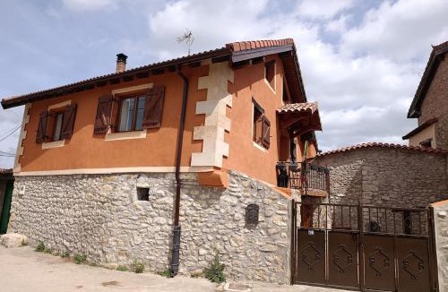 Cuestaedo House | Casa entera en Las Merindades con txoko y patio, a 50 min de Bilbao