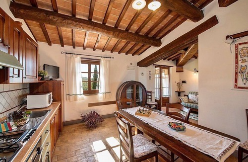 Po' Bandino House | Casa Erbetta D: A characteristic and welcoming apartment that is part of an ancient country house surrounded by the greenery, with Free WI-FI.