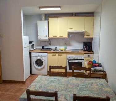Biescas Apartment | Casa espelunciecha
