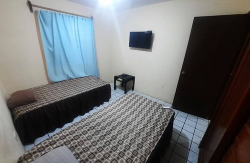 Linares House | Casa Frente Gimnasio Municipal