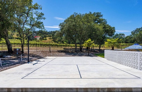 Geyserville House | Casa Gaga, Premier Estate- Pool & Hot tub, Pickle & Bocce Ball, Basketball court