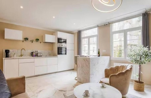 Falaise Apartment | Casa Gauda - Jacuzzi, Relaxation, and Serenity