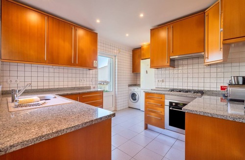 Luz House | Casa Giovanna Praia da Luz 3 bedrooms, aircon, solar heated pool & sea view.