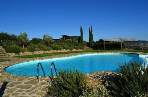 Torre A Castello House | Casa Glenda: A characteristic and welcoming two-story apartment that is part of an ancient country house located on top of a small hill, with Free WI-FI.