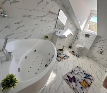 Petrosani Villa | Casa Happy