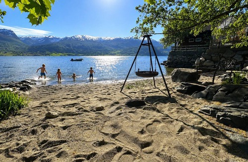 Sandane Bed & Breakfast | Casa Hauge Fjord View