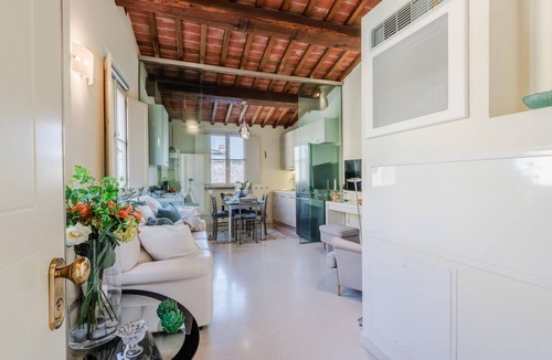 Lucca Historical Center Apartment | Casa Helene in Lucca