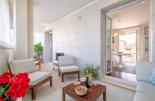 La Pietraia Apartment | Casa Ibiscus. Cozy apartment a few steps from the sea.
