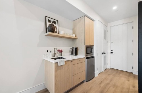 Oak Park Apartment | Casa Iglesia Studio 309