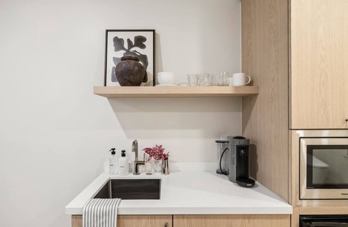 Oak Park Apartment | Casa Iglesia Studio 107