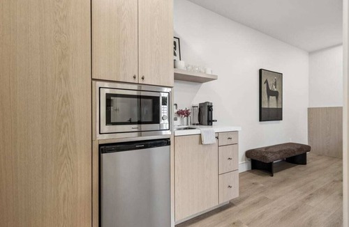 Oak Park Apartment | Casa Iglesia Studio 113