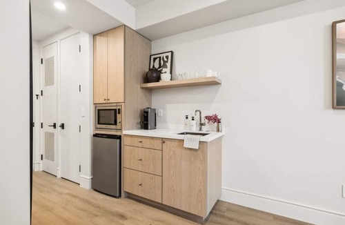 Oak Park Apartment | Casa Iglesia Studio 110