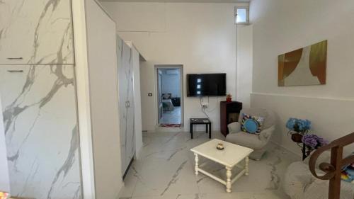 Qualiano House | Casa intera piano terra con piccolo giardino