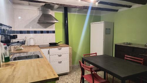 Ayerbe House | Casa Jacobin