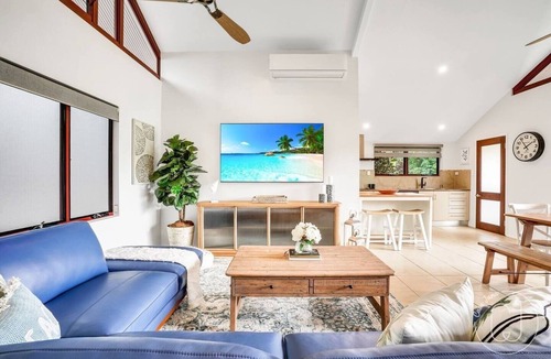 Kurrimine Beach House | Casa Jana Resort style accommodation - Pet Friendly