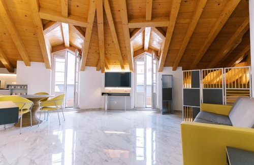 Como City Centre Apartment | CASA KING