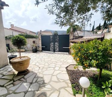 Sollies Pont Apartment | Casa Leone 83