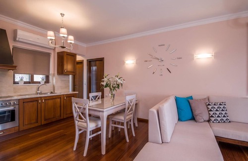 Kato Stalos House | Casa Leone Suites